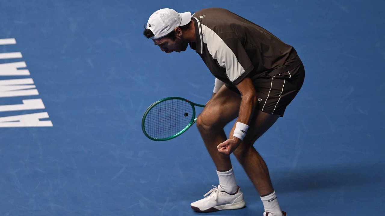 Match point down! Khachanov wins lung-busting exchange in Almaty 2026