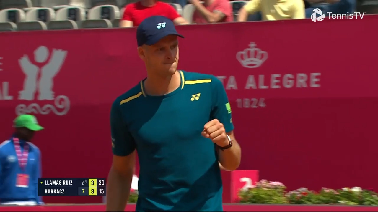 Hot Shot: Hurkacz produces perfect lob in Estoril 2024