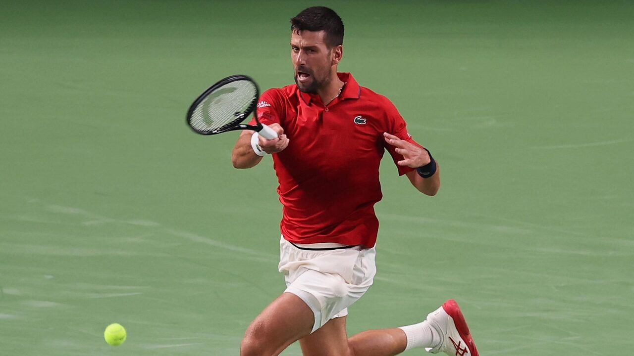 Hot Shot: Djokovic makes fast start in Shanghai 
