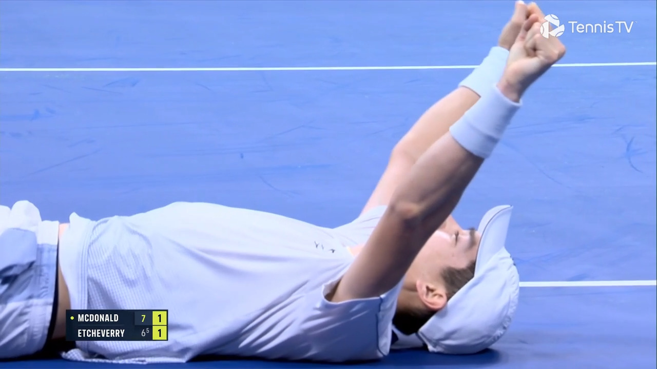 Hot Shot: McDonald gana un punto colosal de 34 golpes en Atenas