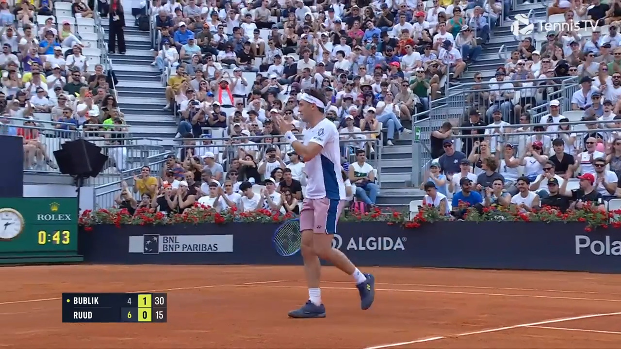 Hot Shot: Ruud goes up & over Bublik after net scramble in Rome