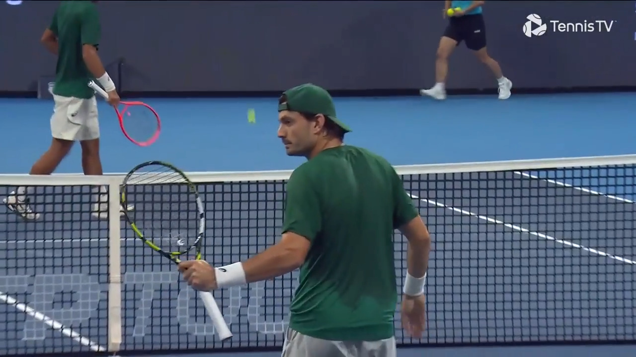 Hot Shot: Zeppieri wows crowd with 'point of the match' in Hangzhou 2025 