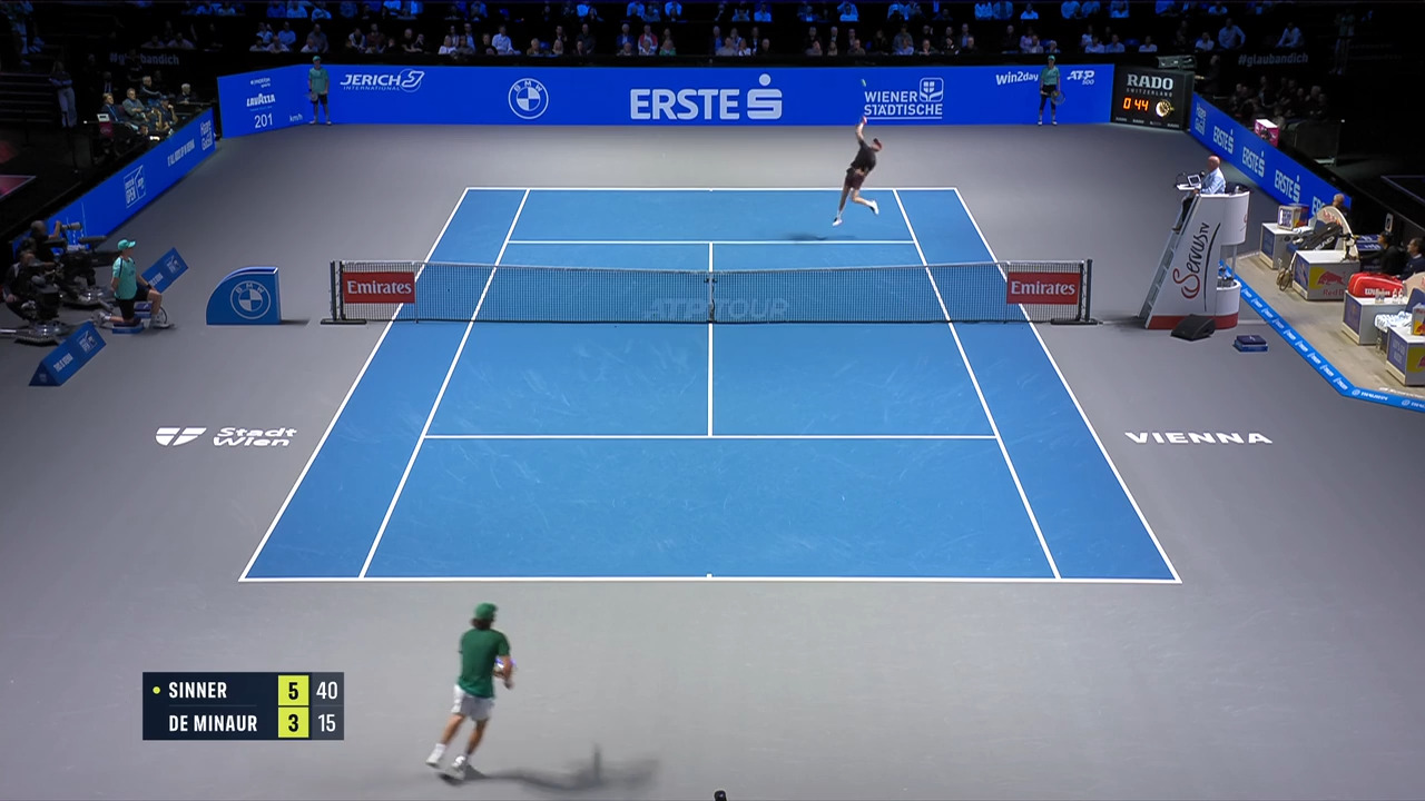 Hot Shot: Sinner seals set with stylish overhead in Vienna 2025