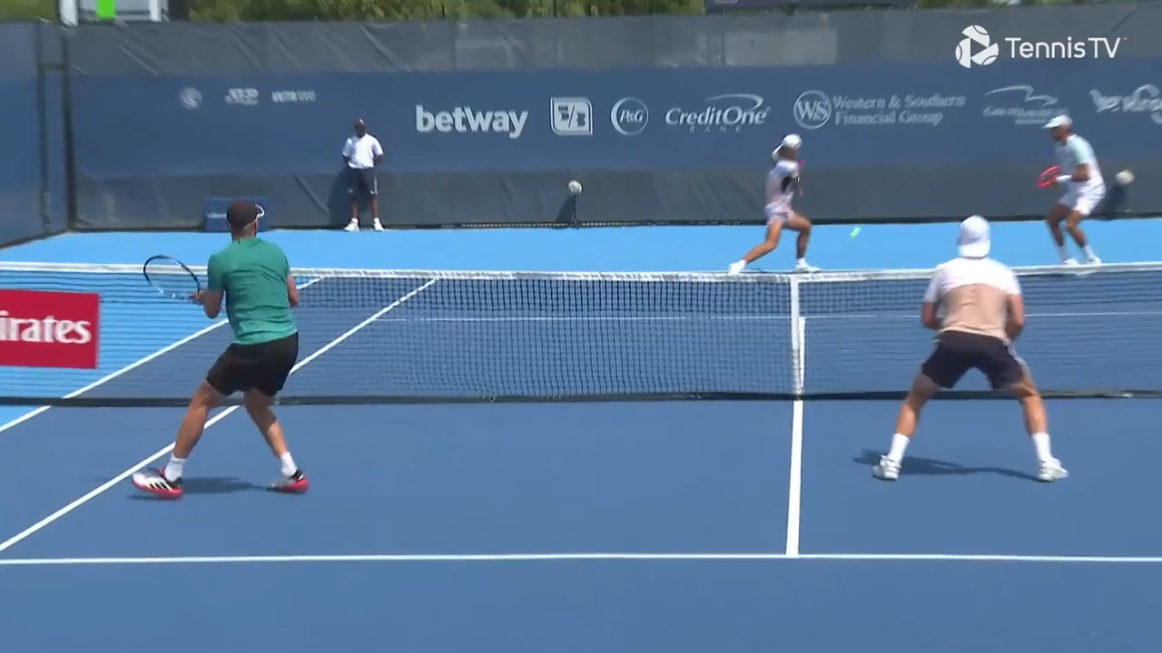 Hot Shot: From baseline defence to volley barrage, Cash/Glasspool complete doubles obstacle course!