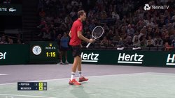 Hot Shot: Medvedev encuentra el golpe ideal ante Popyrin en París ...