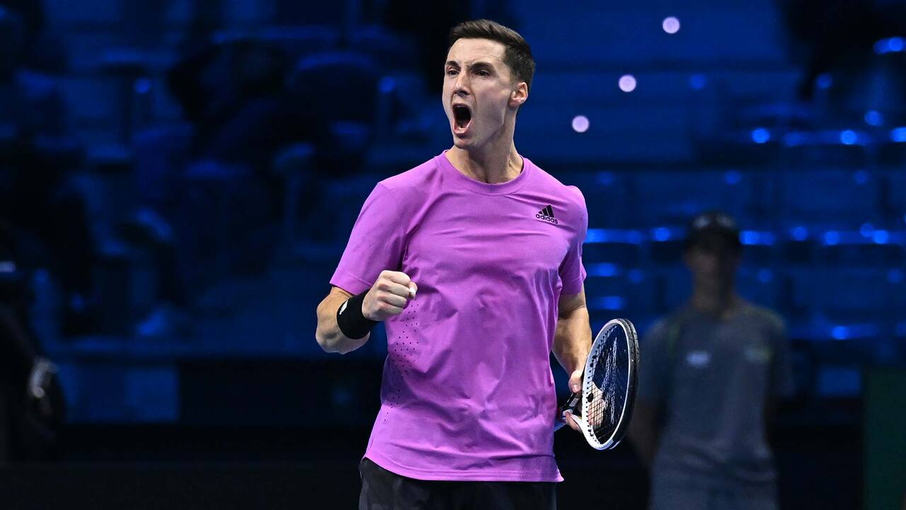 Hot Shot: Salisbury Conecta Un Ganador Desde El Pasillo
