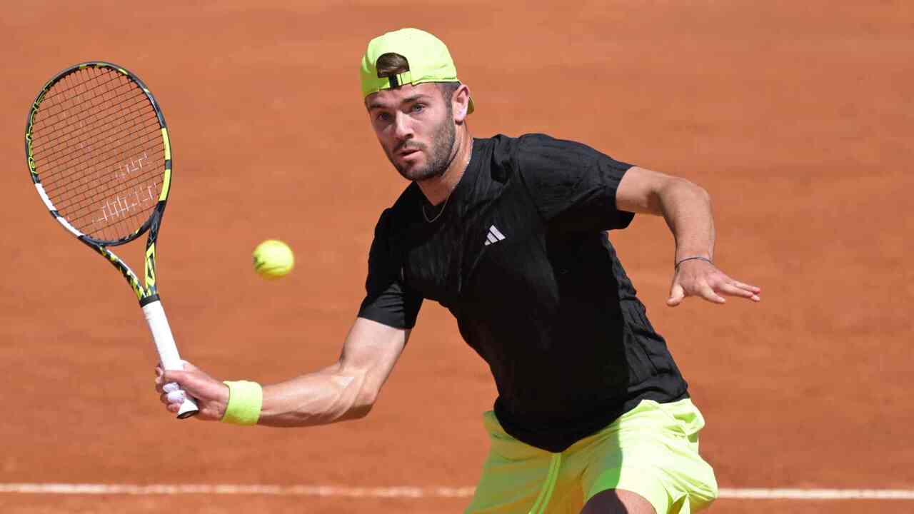 Hot Shot: Fearnley stuns Berrettini with clutch break-point save in Rome 2025