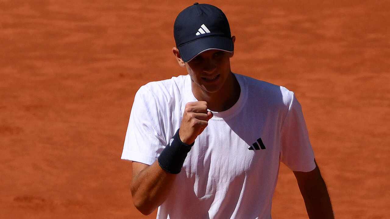 Hot Shot: Jumping Jodar slaps scorching forehand in Madrid 2026 