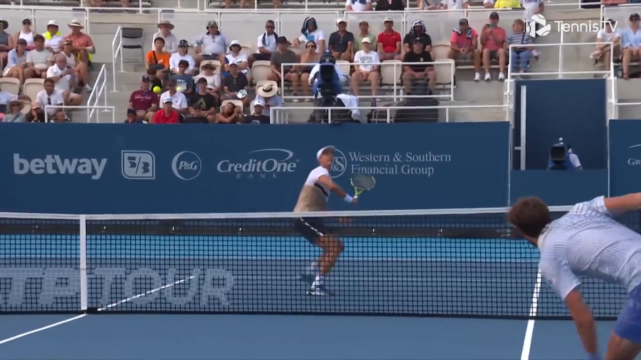 Hot Shot: Walton firma el smash de revés perfecto vs. Medvedev en Cincinnati