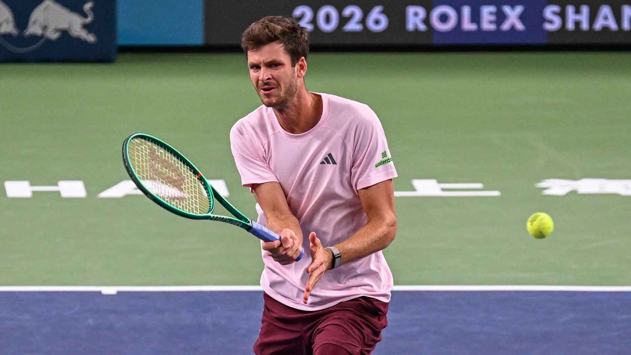 Hot Shot: Hurkacz stymies Zhou's tweener attempt in Shanghai