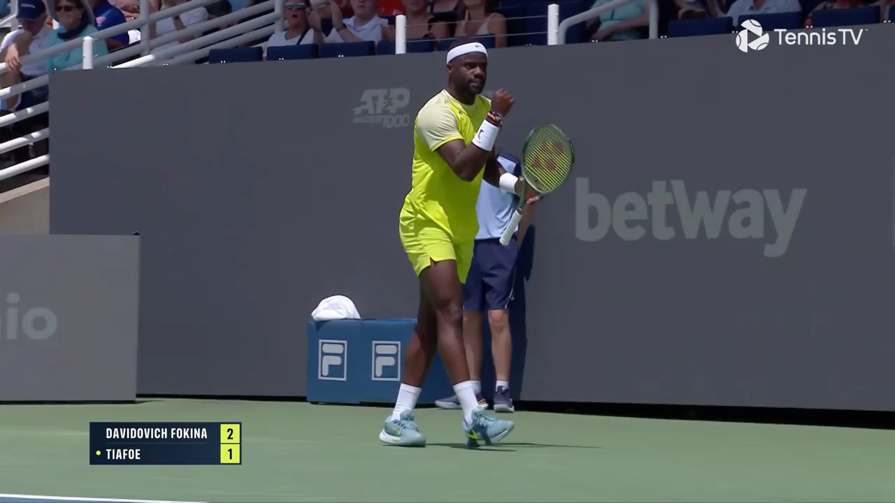 Hot Shot: Tiafoe pulls off 'magnificent' passing shot in Cincinnati