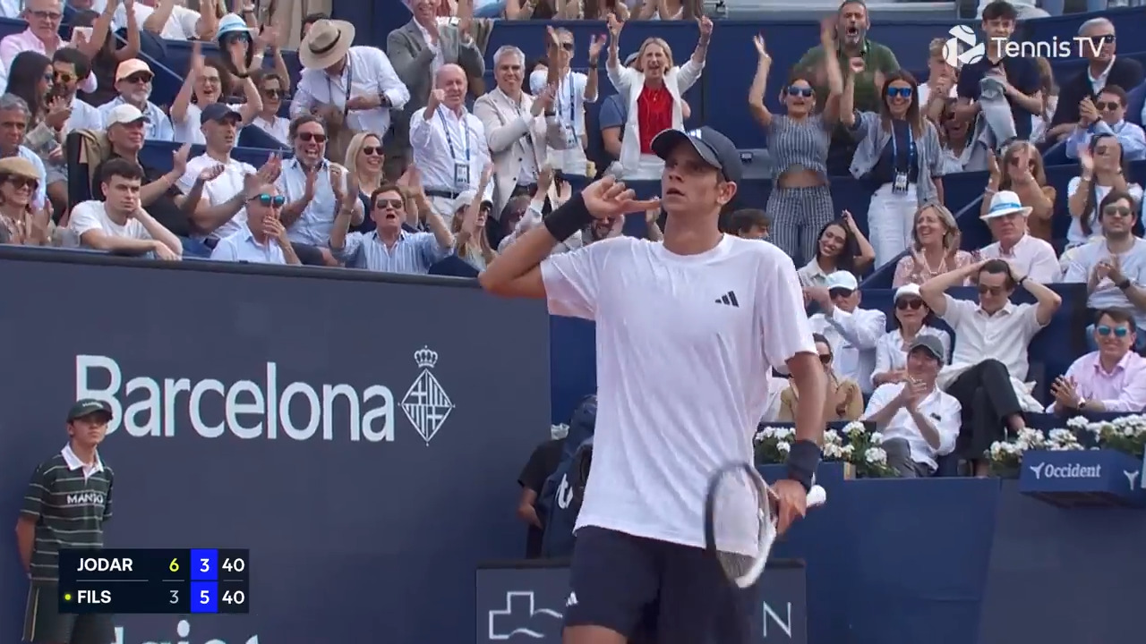 Hot Shot: Jodar's 'sharp' stunner sends home crowd wild in Barcelona 2026