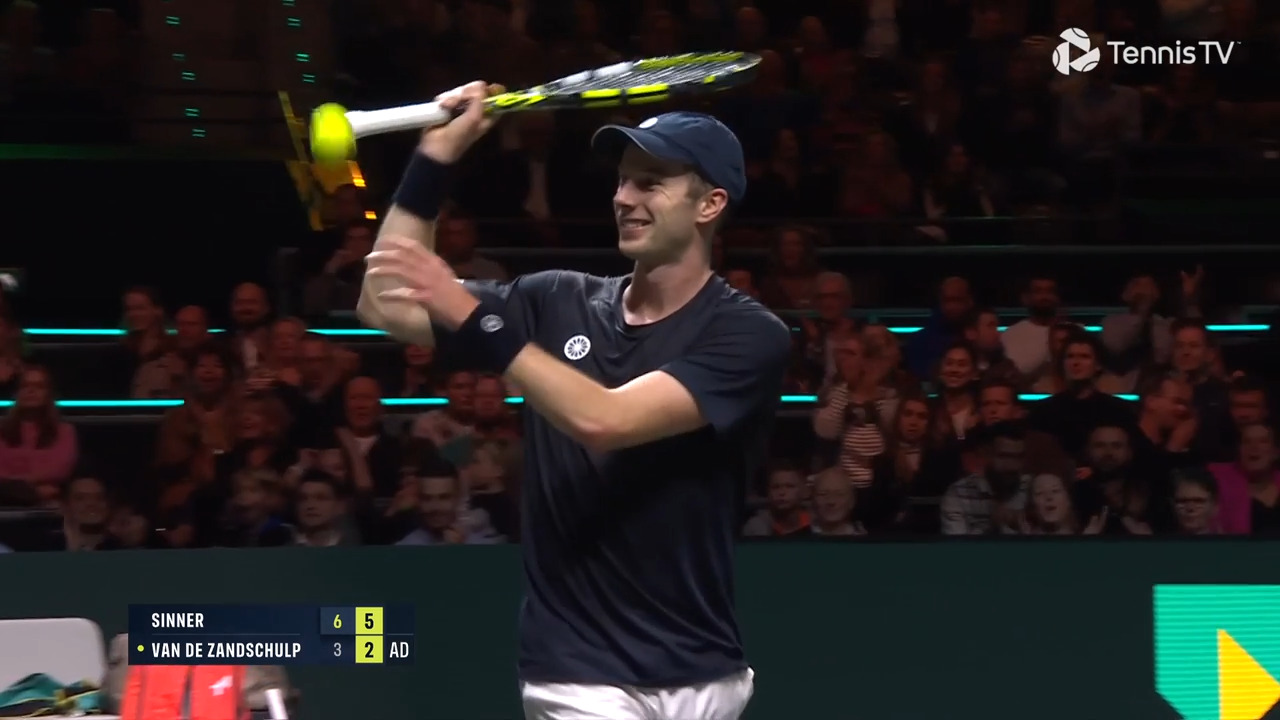 Hot Shot: van de Zandschulp impassable at net