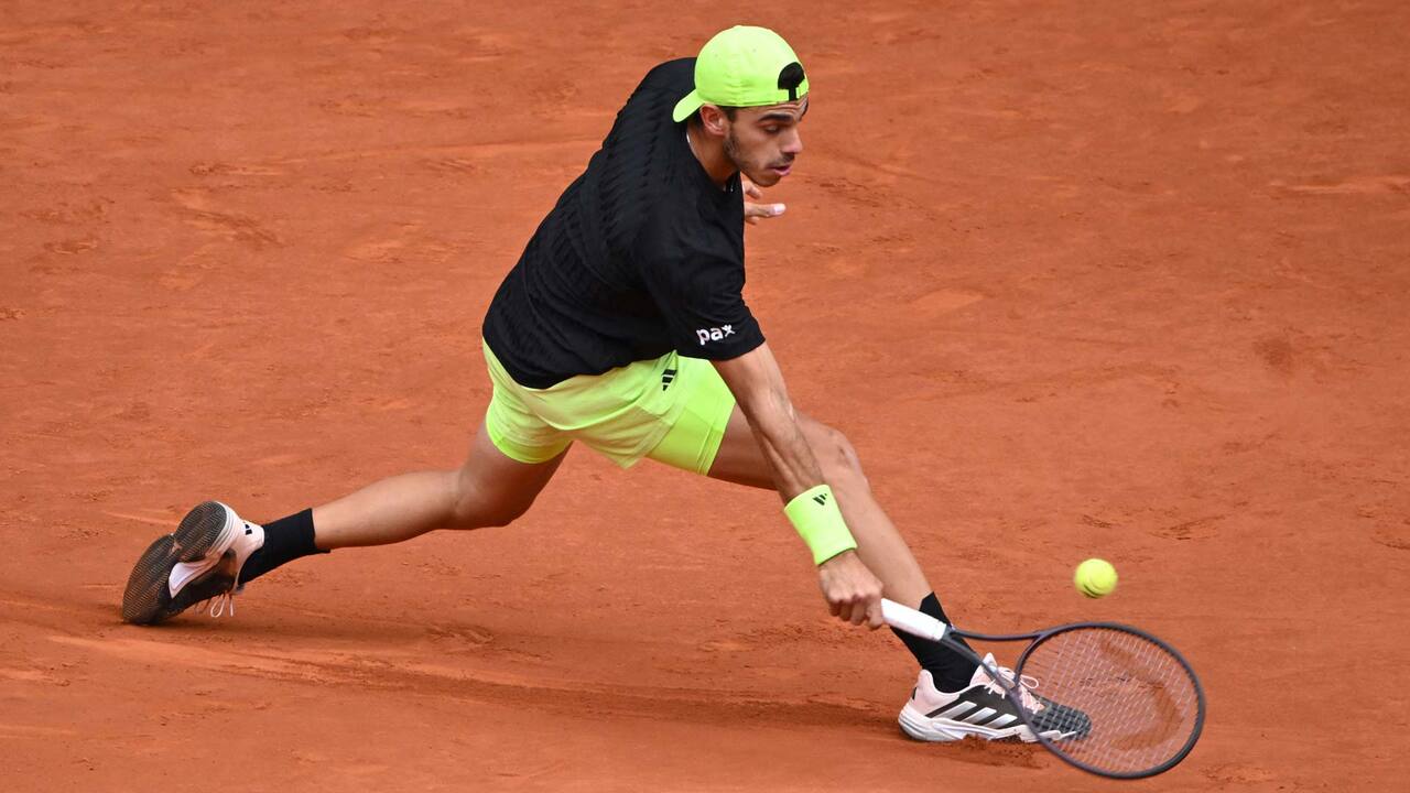 Hot Shot: Lehecka's tweener can't deny Cerundolo in epic Hamburg 2025 point