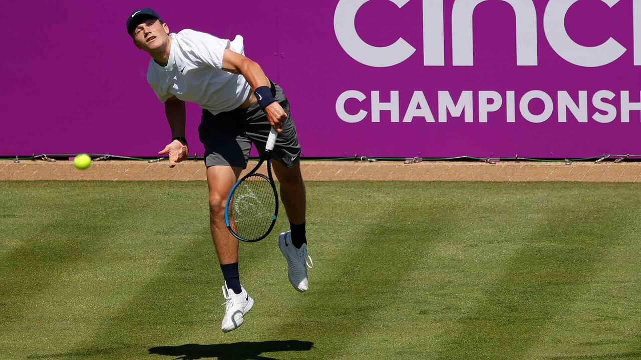 21st June 2023; Cinch Championships, Queens Club, West Kensington, London,  England: Cinch Championships Queens Club, Day 3; Ben Shelton (USA) with a  forehand shot to Lorenzo Musetti (ITA Stock Photo - Alamy