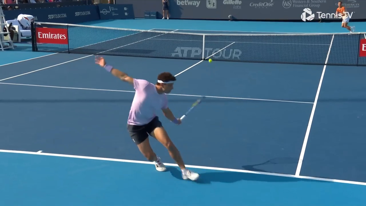 Hot Shot: Back to the net, how does Shelton manage this? Cincinnati 2025
