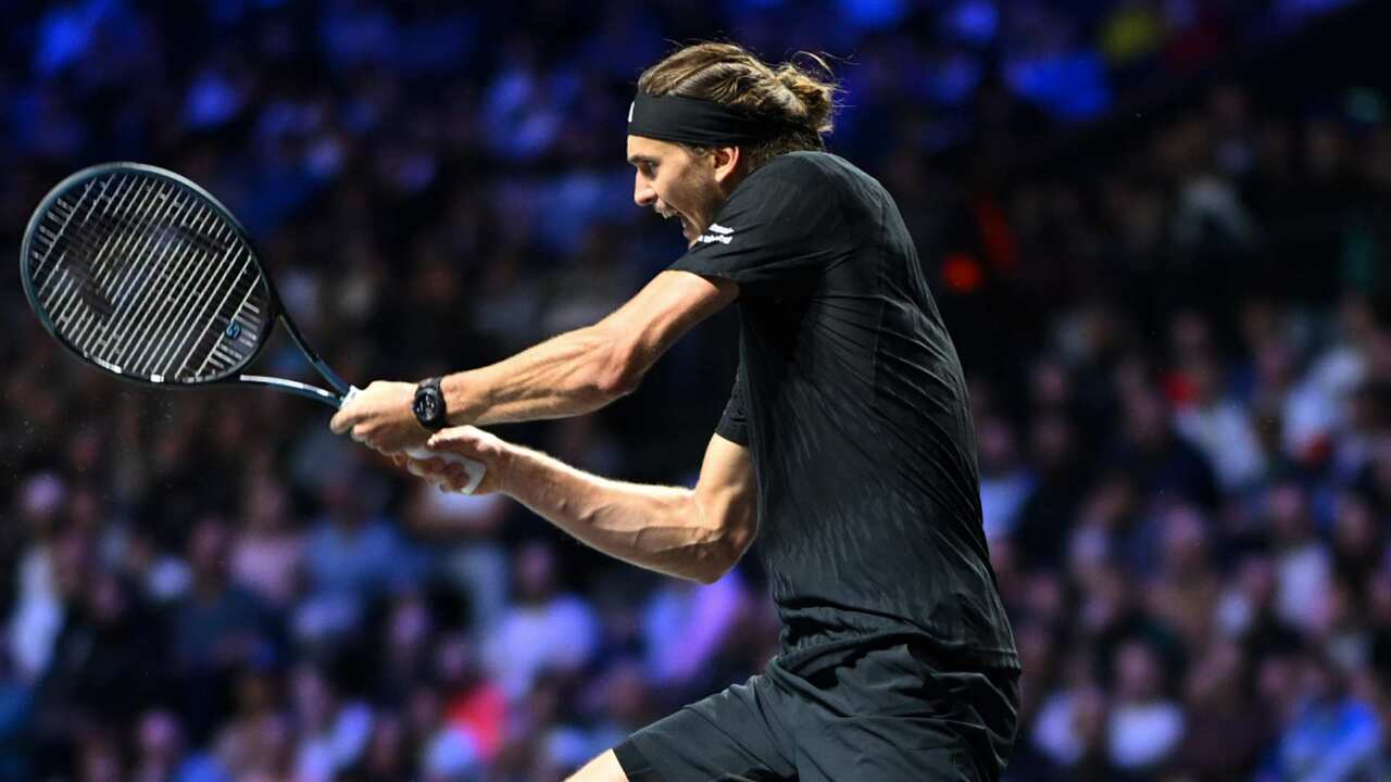 Hot Shot: Zverev earns break points with majestic pass in Paris 2025