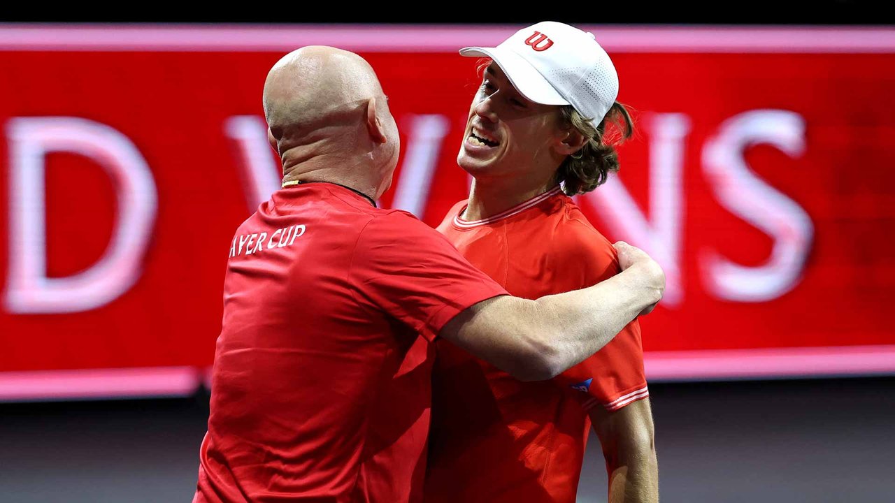 Watch De Minaur save match point against Zverev at Laver Cup