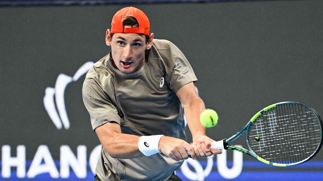 Hot Shot: Royer redirects wicked backhand in Hangzhou 2026