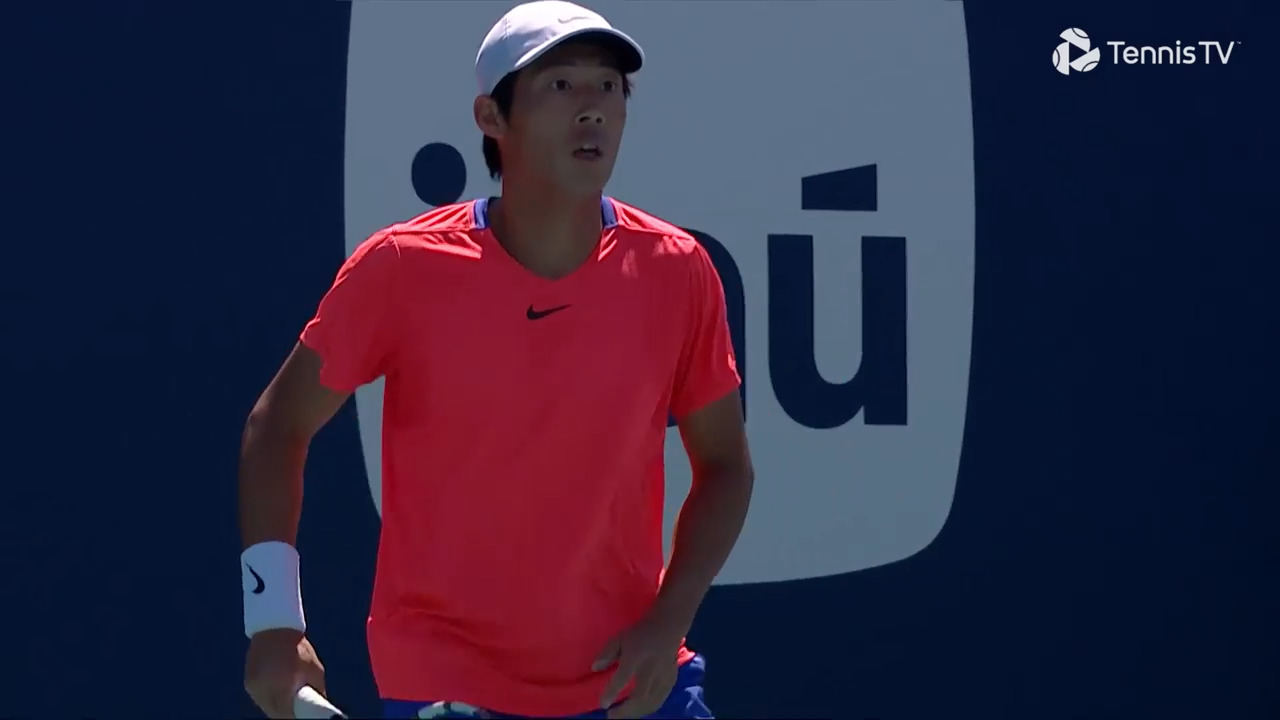 Hot Shot: Tseng's stunner catches Tsitsipas in no man's land in Miami