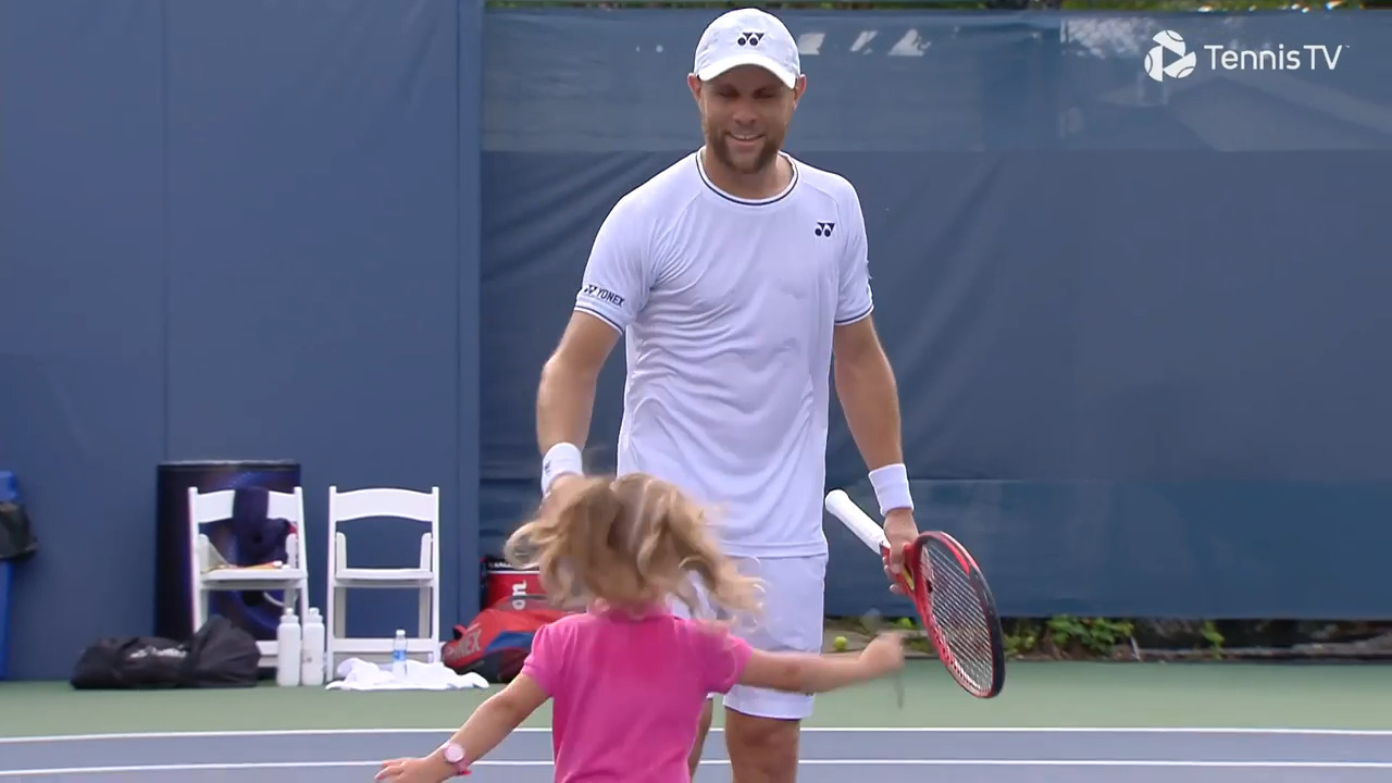 Watch: Albot's daughter rushes on court after dad wins!