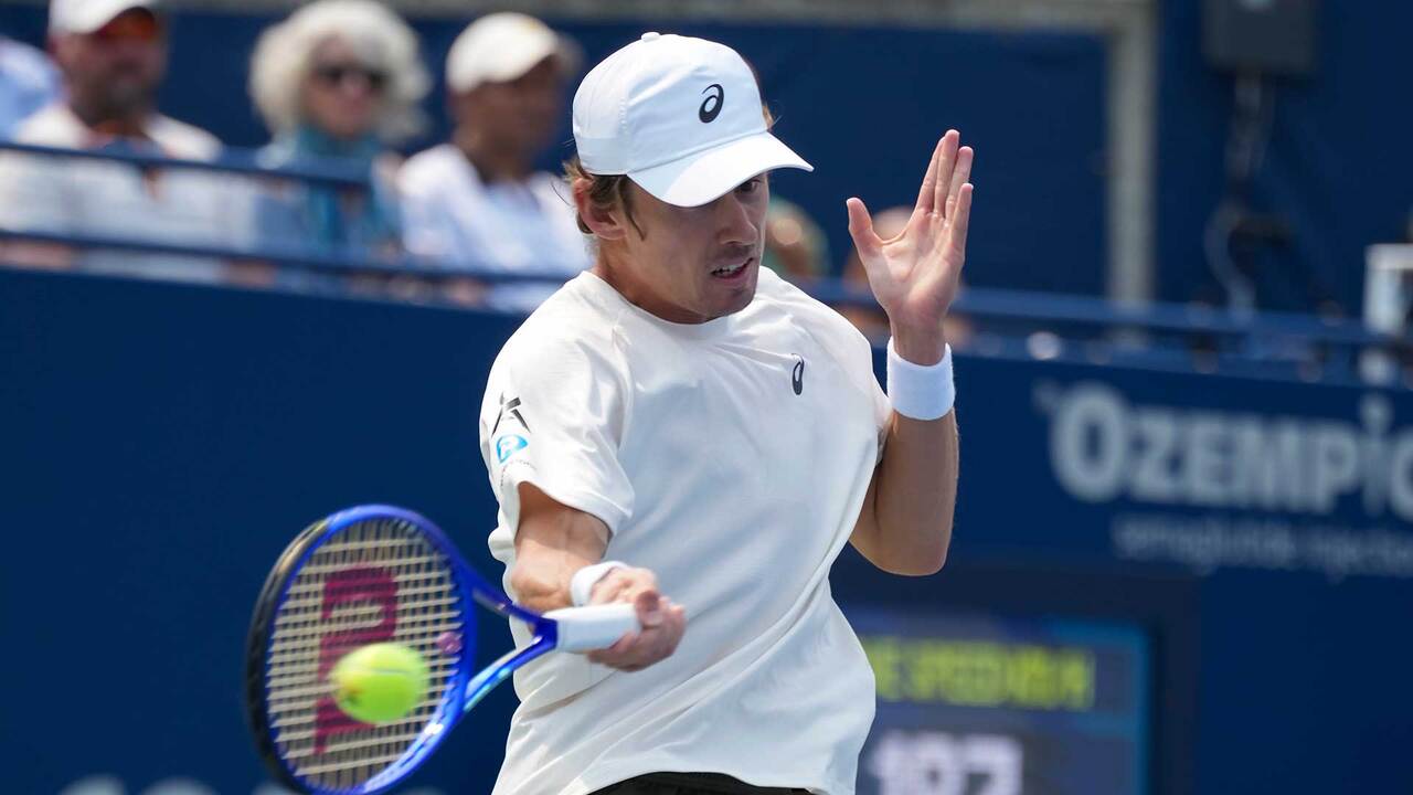 Hot Shot: De Minaur saves break point in style in Toronto 