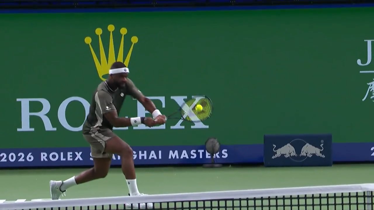 Hot Shot: Tiafoe's backhand swivels and swerves in Shanghai 2026