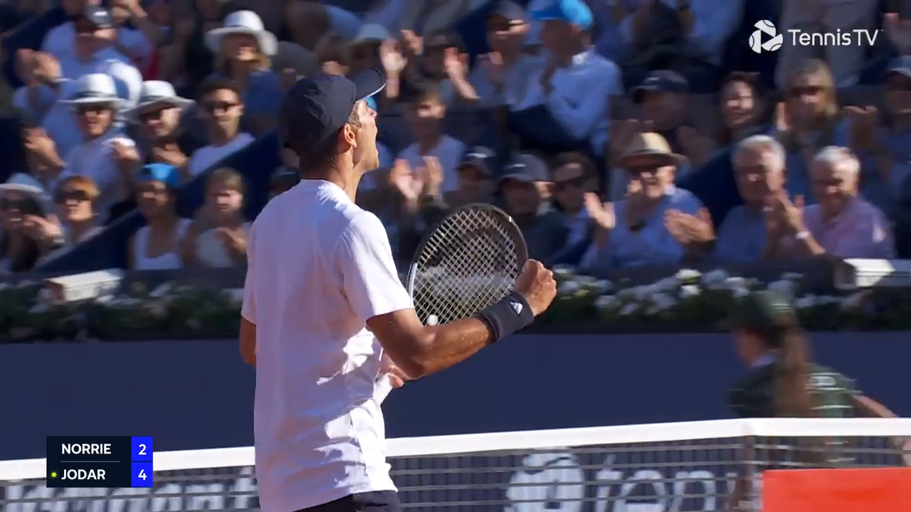 Hot Shot: Jodar secures break with 'sensational' volley in Barcelona 2026