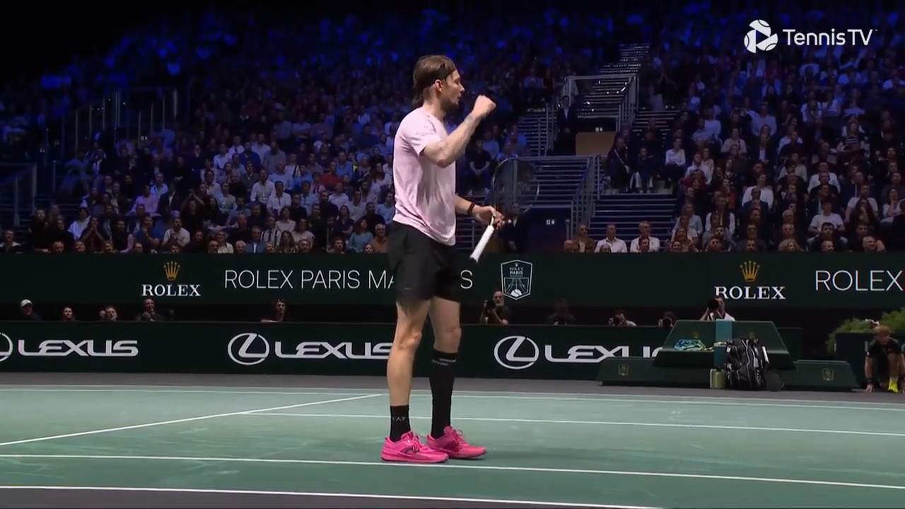 Hot Shot: Incredible hands from Bublik in Paris