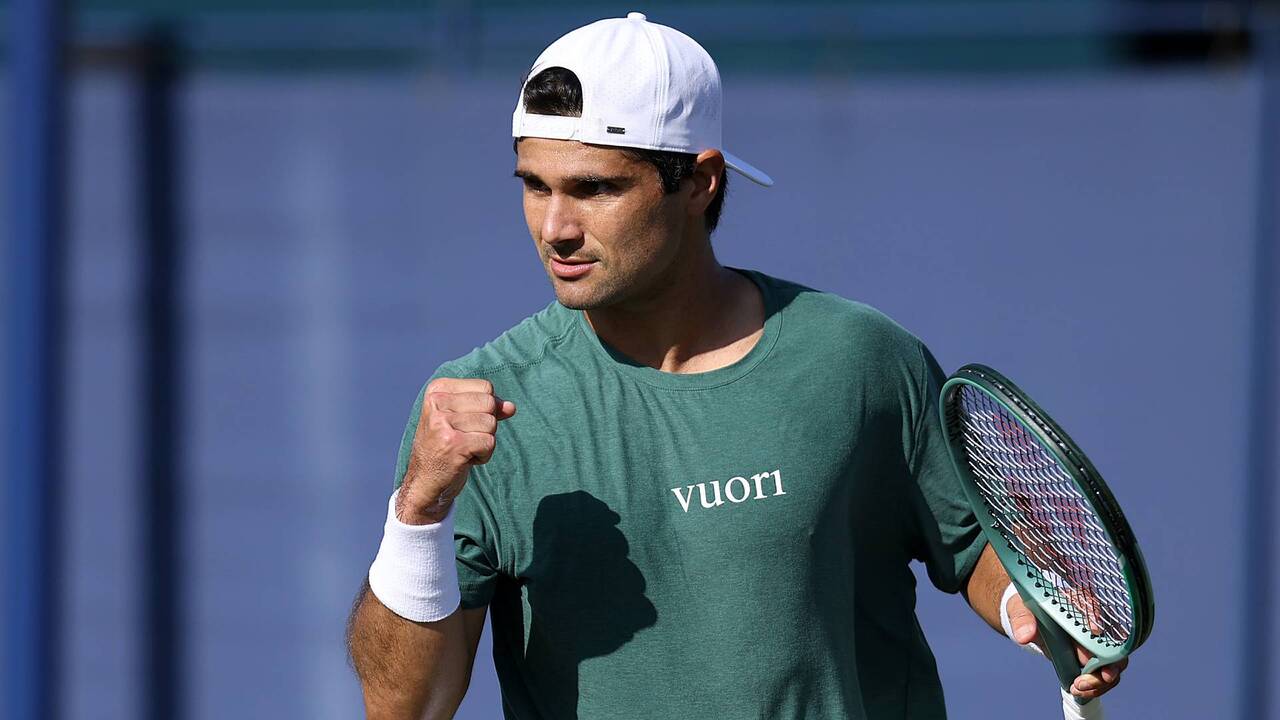 Hot Shot: Big-hitting Giron claims early break vs. Fritz in Eastbourne