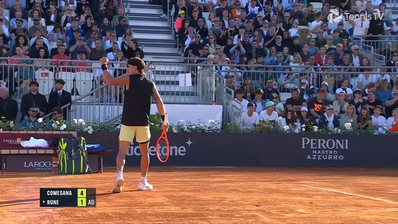 Hot Shot: Comesana's stunning backhand flick wows crowd in Rome