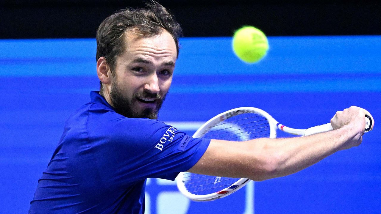 Hot Shot: Medvedev spins Vienna web to earn vital break vs. Norrie