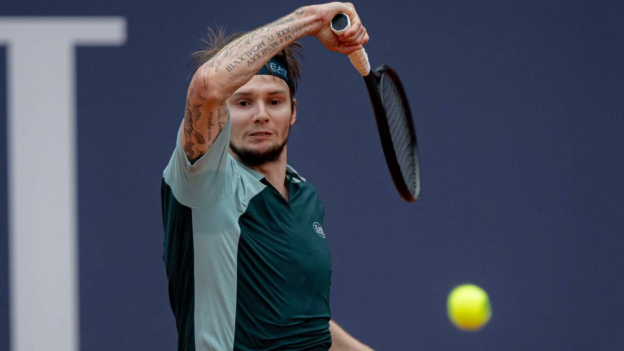 Hot Shot: From soft touch to toasted forehand, Bublik cooks in Kitzbuhel 2025