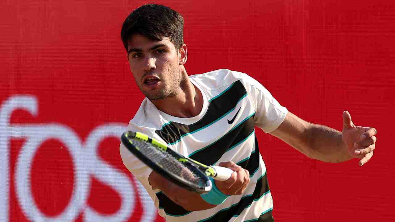Hot Shot: Silky smooth Alcaraz seals early break vs. Bautista Agut at Queen's Club 