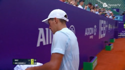 Hot Shot: Baez is everywhere in Buenos Aires