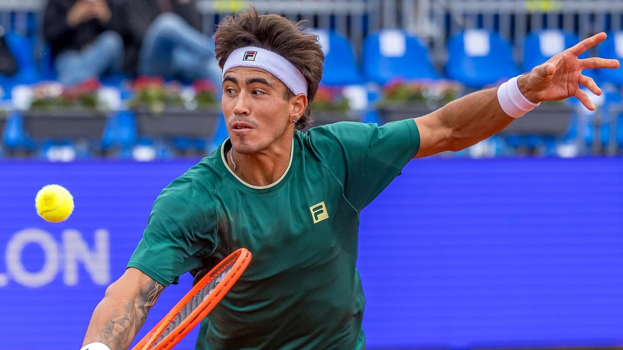 Hot Shot: Comesana's perfect volley draws thumbs up from Baez in Bucharest