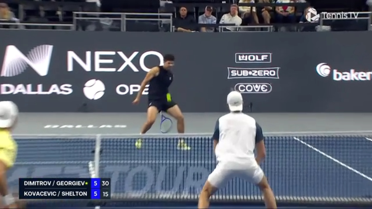 Hot Shot: Shelton shows off tweener magic in Dallas doubles!