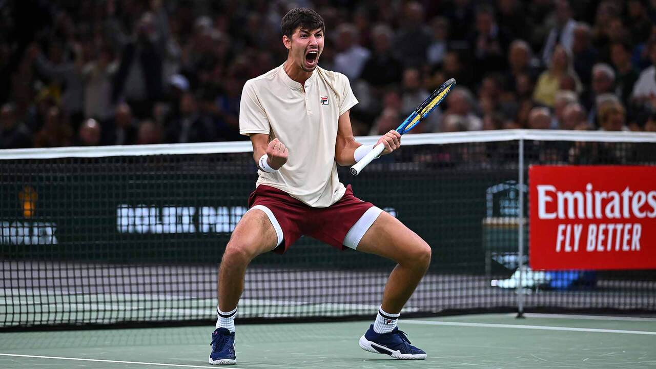 Popyrin Upsets Medvedev Amid Serving Struggles in Paris