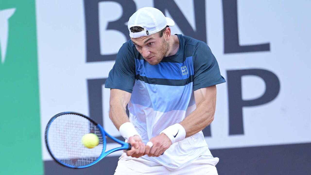 Hot Shot: Draper blasts extraordinary backhand in Rome 2025