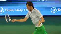 Highlights: Former champ Medvedev up and running in Dubai, sees off Struff