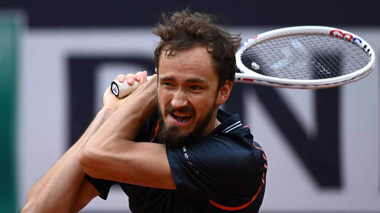 Medvedev Beats Tsitsipas To Reach Rome Final ATP Tour Tennis