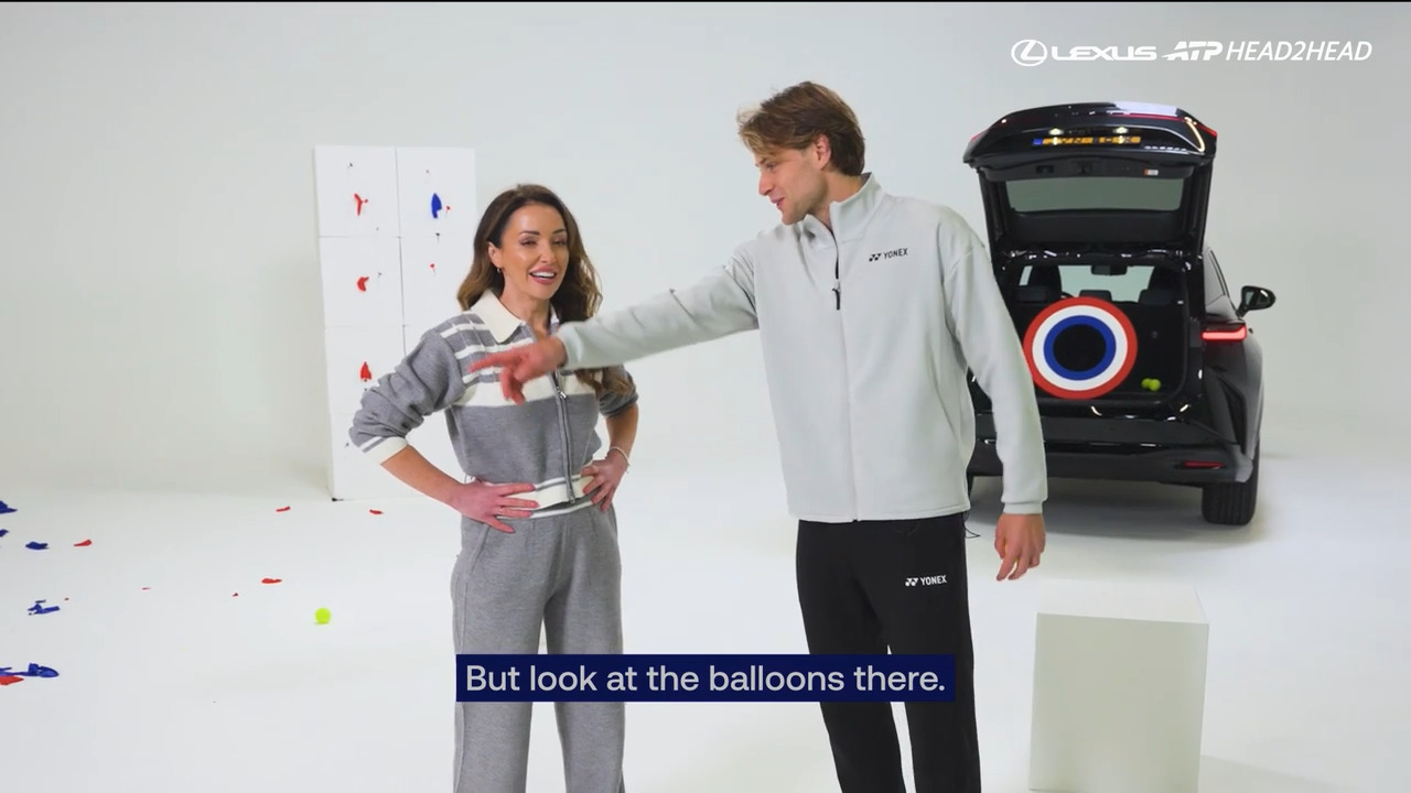 Bergs tests his darts skills in the Rotterdam Lexus ATP Head2Head Challenge!