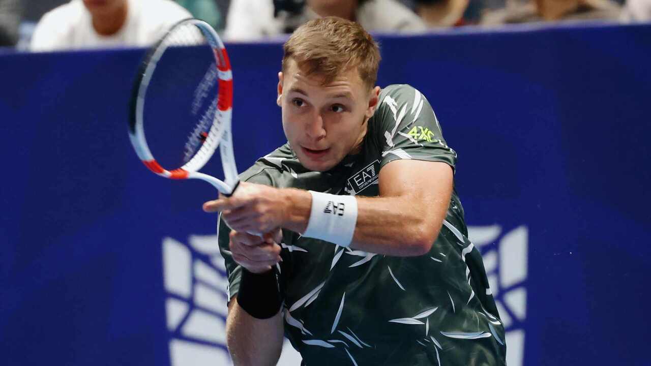 Hot Shot: Medjedovic's whipped backhand has Collignon stunned in Marseille