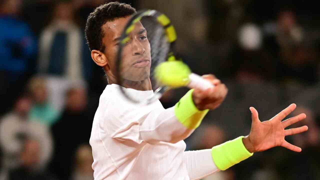 Hot Shot: Auger-Aliassime delivers clutch break-point save in Hamburg 