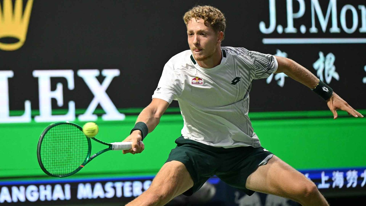 Hot Shot: A Landaluce lunge! #NextGenATP star impresses in Shanghai 2026