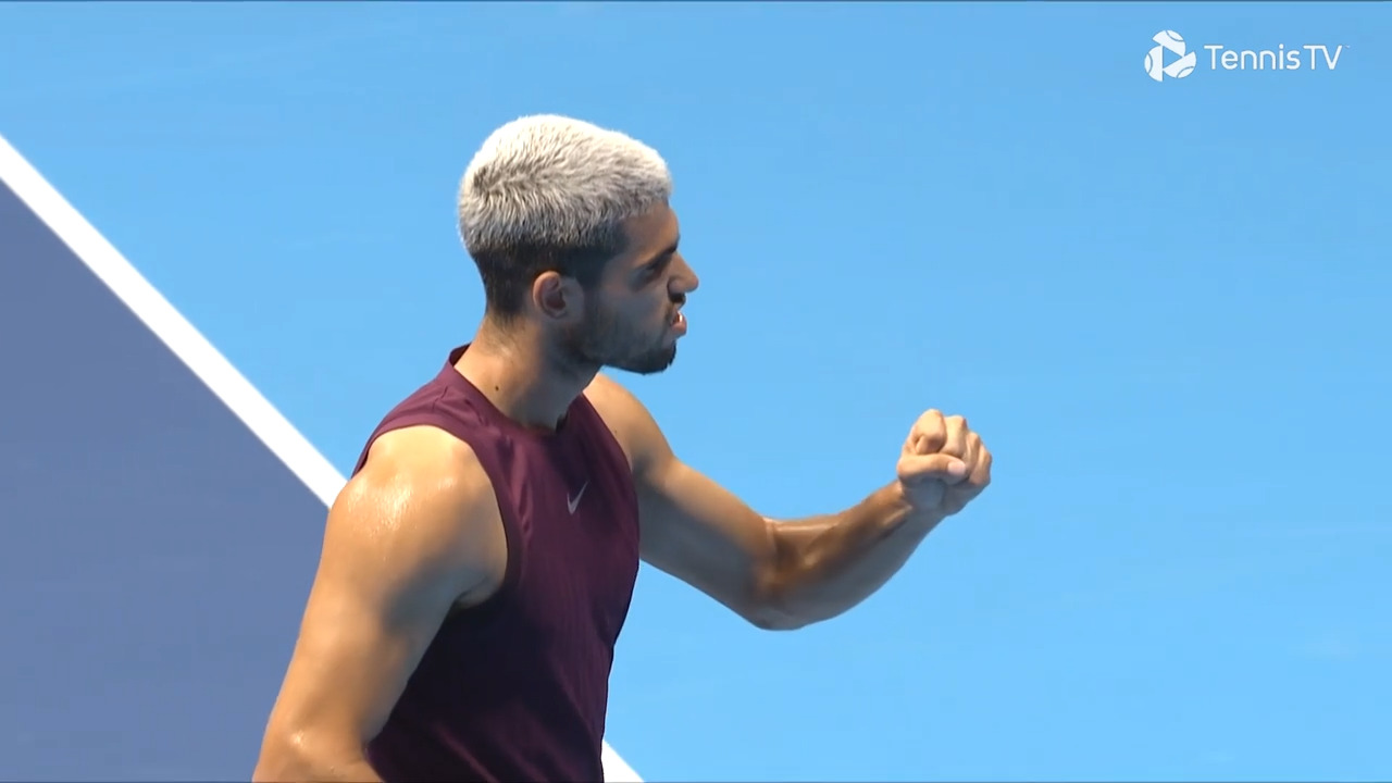 Hot Shot: Alcaraz frena a Fritz con un globo en Tokio