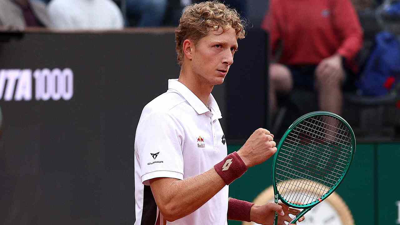 Hot Shot: Landaluce's deft dropper seals double break vs. Medvedev in Rome 2026