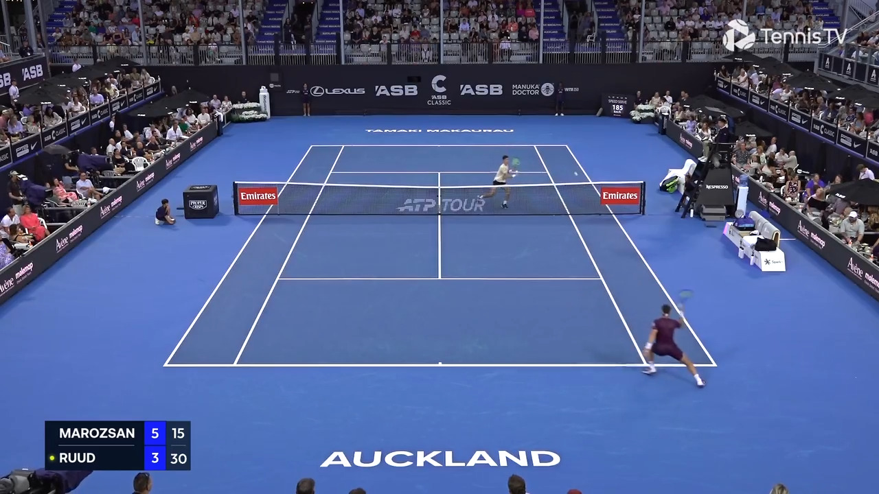 Hot Shot: Ruud curls inch-perfect pass in Auckland