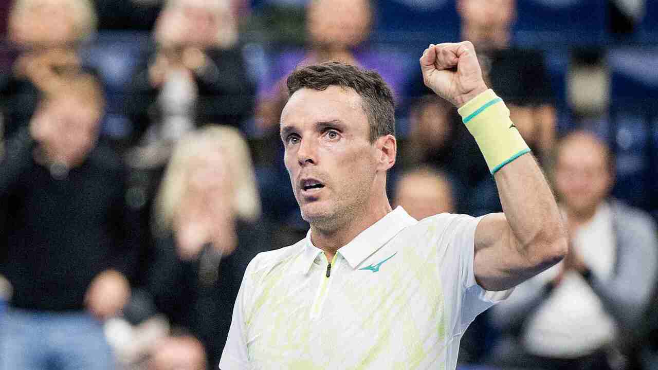 Highlights: Bautista Agut's comeback against Auger-Aliassime in Antwerp
