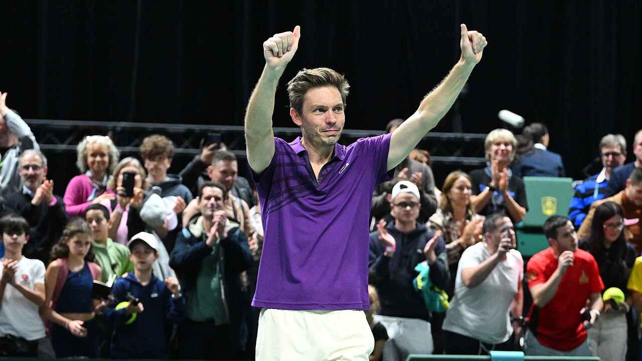 Watch: Mahut gets emotional after playing final point of his career in Paris 2025